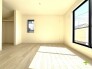 ～２面採光の明るいお部屋～
・洋室は２面採光とする事で穏やかな陽の入る明るい空間となっております。
・くつろぎのプライベート時間を明るい空間で穏やかにお過ごしいただけます。
