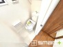 ～やはり便利なタンク式トイレ～
・最近はタンクレストイレもございますが、タンク式の場合は停電時もお水を流すことが可能。
・故障時なども比較的費用が安くなるなど、メリットが多くなります。
（Ａ号棟）