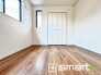 ～２面採光の明るいお部屋～
・洋室は２面採光とする事で穏やかな陽の入る明るい空間となっております。
・くつろぎのプライベート時間を明るい空間で穏やかにお過ごしいただけます。
(１号棟)
