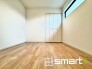 ～２面採光の明るいお部屋～
・洋室は２面採光とする事で穏やかな陽の入る明るい空間となっております。
・くつろぎのプライベート時間を明るい空間で穏やかにお過ごしいただけます。

