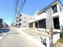 2号棟 ～ベタ基礎でしっかりとした土台～
・コンクリートの中に鉄筋を配し強度を高めた「ベタ基礎」を採用。
・しっかりとした土台を造ったうえで、その上に建物が築造されていきます。
