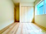 ～２面採光の明るいお部屋～
・洋室は２面採光とする事で穏やかな陽の入る明るい空間となっております。
・くつろぎのプライベート時間を明るい空間で穏やかにお過ごしいただけます。
