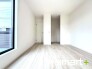 ～２面採光の明るいお部屋～
・洋室は２面採光とする事で穏やかな陽の入る明るい空間となっております。
・くつろぎのプライベート時間を明るい空間で穏やかにお過ごしいただけます。
