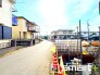 ～閑静な住宅街の立地～
・周辺は閑静な住宅街となっておりますので、静かな暮らしをご実現いただけます。
・前面道路の交通量も多くないので、小さなお子様がいるご家庭でもご安心ですね。
