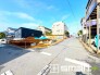 ～閑静な住宅街の立地～
・周辺は閑静な住宅街となっておりますので、静かな暮らしをご実現いただけます。
・前面道路の交通量も多くないので、小さなお子様がいるご家庭でもご安心ですね。
