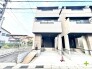 ～優しい印象の外観～
・環境にも馴染みやすく、汚れもあまり目立たない淡いベージュ系の外観は落ち着いた雰囲気を醸し出してくれますね。
・ナチュラルな色調が優しい印象を与えてくれます。
(１号棟)