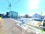 ～十分な広さのある前面道路～
・前面道路は約4.7ｍございますので、お車でのすれ違いも可能で余計なストレスがかかりません。
・日々お車での移動が多い方には大切なポイントですね。

