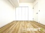 ～自然な風合いの洋室～
・ナチュラルな色彩で纏められた洋室は家具のコーディネートもしやすくなっております。
・どんな家具にするか考えるだけでも楽しくなってきますね。

