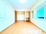 ～大きなクローゼットのあるお部屋～
・便利な大きめなクローゼットをご用意。季節物や趣味の道具などもスッキリと収納が可能です。
・最近流行りの収納術などもぜひご活用くださいませ。
