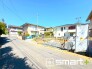 ～閑静な住宅街の立地～
・周辺は閑静な住宅街となっておりますので、静かな暮らしをご実現いただけます。
・前面道路の交通量も多くないので、小さなお子様がいるご家庭でもご安心ですね。
