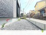 ～お庭もある余裕の敷地～
・広々した敷地にはお庭もご用意。お庭があるだけで余裕を感じますね。
・防草シートや人工芝の敷設などのオプションもお気軽にご相談くださいませ。
(1号棟)