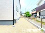 ～お庭もある余裕の敷地～
・広々した敷地にはお庭もご用意。お庭があるだけで余裕を感じますね。
・防草シートや人工芝の敷設などのオプションもお気軽にご相談くださいませ。
