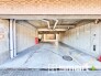 ～便利な平面駐車場～
・広い敷地を活かした平面式の駐車場。車の出し入れが楽で利便性に優れます。
・空き状況などもお気軽にお問い合わせくださいませ。
