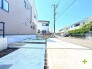 ～ゆとりあるカースペース～
・セカンドカーや来客時にも困らないカースペース２台分は並列駐車可能。お車の出し入れもラクラクでストレスフリーですね。
・カーポートなどのオプションもお気軽にご相談くださいませ。
