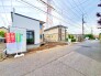 ～閑静な住宅街の立地～
・周辺は閑静な住宅街となっておりますので、静かな暮らしをご実現いただけます。
・前面道路の交通量も多くないので、小さなお子様がいるご家庭でもご安心ですね。
