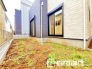 ～広々したお庭のあるお住まい～
・余裕の敷地には広いお庭もご用意。
・ガーデニングや安らぎの空間として、倉庫を置いたりと様々な活用が可能です。
・人工芝の敷設などもお気軽にご相談くださいませ。
