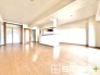 ～余裕の空間が広がるＬＤＫ～
・１９.２帖あるＬＤＫはご家族団らんのお時間を余裕の広さで演出してくれます。
・ご内覧の際は家具の配置などもイメージしながらご覧くださいませ。
