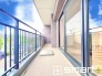 ～屋根付きのバルコニー～
・バルコニーは屋根付きなので急な雨でも安心です。
・奥行きもあるので洗濯物が干しやすいのも嬉しいポイントですね。
