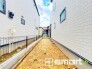 ～お庭もある余裕の敷地～
・広々した敷地にはお庭もご用意。お庭があるだけで余裕を感じますね。
・防草シートや人工芝の敷設などのオプションもお気軽にご相談くださいませ。
