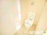 ～やはり便利なタンク式トイレ～
・最近はタンクレストイレもございますが、タンク式の場合は停電時もお水を流すことが可能。
・故障時なども比較的費用が安くなるなど、メリットが多くなります。
