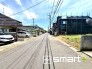 ～十分な広さのある前面道路～
・前面道路は約６ｍございますので、お車でのすれ違いも楽々で余計なストレスがかかりません。
・日々お車での移動が多い方には大切なポイントですね。

