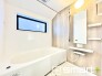 ～浴室乾燥機付きの浴室～
・浴室には乾燥機が付いているので雨の日でも洗濯物を干すことが可能です。
・水はけの良い床材など機能面も充実。マイクロバブルなどオプションもご相談くださいませ。
