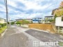 ～閑静な住宅街の立地～
・周辺は閑静な住宅街となっておりますので、静かな暮らしをご実現いただけます。
・前面道路の交通量も多くないので、小さなお子様がいるご家庭でもご安心ですね。
