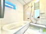 ～浴室乾燥機付きの浴室～
・浴室には乾燥機が付いているので雨の日でも洗濯物を干すことが可能です。
・水はけの良い床材など機能面も充実。マイクロバブルなどオプションもご相談くださいませ。
