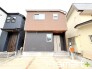 ～モダンな印象の外観～
・木目調の外壁アクセントは幅広いテイストにマッチし、住まいに温かみを与えてくれる人気のデザイン。
・見た目に重厚感が生まれ、高級感のある仕様となっております。
(1号棟)