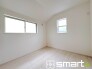 ～２面採光の明るいお部屋～
・洋室は２面採光とする事で穏やかな陽の入る明るい空間となっております。
・くつろぎのプライベート時間を明るい空間で穏やかにお過ごしいただけます。
