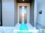 ～デザイン性に優れた玄関～
・モダンなデザインの玄関ドアを採用する事でお住まいの「顔」の印象が大きく変わります。
・毎日帰宅した際に嬉しくなる仕様です。