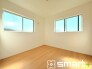 ～２面採光の明るいお部屋～
・洋室は２面採光とする事で穏やかな陽の入る明るい空間となっております。
・くつろぎのプライベート時間を明るい空間で穏やかにお過ごしいただけます。
