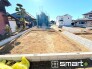 ～閑静な住宅街の立地～
・周辺は閑静な住宅街となっておりますので、静かな暮らしをご実現いただけます。
・前面道路の交通量も多くないので、小さなお子様がいるご家庭でもご安心ですね。
