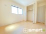 ～２面採光の明るいお部屋～
・洋室は２面採光とする事で穏やかな陽の入る明るい空間となっております。
・くつろぎのプライベート時間を明るい空間で穏やかにお過ごしいただけます。
(８号棟)