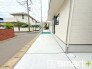 ～駐車場は２台分ご用意～
・駐車場は２台分ございますので、車通勤の方や複数台お持ちの方にもお勧めのお住まいです。
・カーポートなどのオプションもお気軽にご相談くださいませ。
