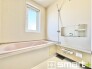 ～浴室乾燥機付きの浴室～
・浴室には乾燥機が付いているので雨の日でも洗濯物を干すことが可能です。
・水はけの良い床材など機能面も充実。マイクロバブルなどオプションもご相談くださいませ。
