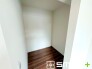 ～ウォークインクローゼットのあるお部屋～
・人気のウォークインクローゼットをご用意。季節物や趣味の道具などもスッキリと収納が可能です。
・最近流行りの収納術などもぜひご活用くださいませ。

