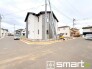 ～開放感ある角地のお住まい～
・２方向が空く事で開放感のある角地に位置しております。
・窮屈な感じが無く、ゆったりと暮らせるこの魅力をぜひ現地でご体感くださいませ。
