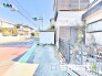 ～開放感ある角地のお住まい～
・２方向が空く事で開放感のある角地に位置しております。
・窮屈な感じが無く、ゆったりと暮らせるこの魅力をぜひ現地でご体感くださいませ。
