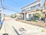 ～十分な広さのある前面道路～
・前面道路は約5ｍございますので、お車でのすれ違いも楽々で余計なストレスがかかりません。
・日々お車での移動が多い方には大切なポイントですね。
