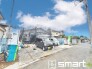 ～閑静な住宅街の立地～
・周辺は閑静な住宅街となっておりますので、静かな暮らしをご実現いただけます。
・前面道路の交通量も多くないので、小さなお子様がいるご家庭でもご安心ですね。
