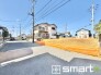 ～十分な広さのある前面道路～
・前面道路は約６ｍございますので、お車でのすれ違いも楽々で余計なストレスがかかりません。
・日々お車での移動が多い方には大切なポイントですね。
