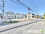 ～閑静な住宅街の立地～
・周辺は閑静な住宅街となっておりますので、静かな暮らしをご実現いただけます。
・前面道路の交通量も多くないので、小さなお子様がいるご家庭でもご安心ですね。
(１号地)