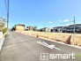 2号地 ～十分な広さのある前面道路～
・前面道路は約5.2ｍございますので、お車でのすれ違いも楽々で余計なストレスがかかりません。
・日々お車での移動が多い方には大切なポイントですね。

