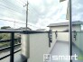 ～洗濯物も干しやすいバルコニー～
・陽当たり良好な南側のバルコニーは２部屋から出入りができて毎日のお洗濯も快適。
・テラス屋根等のオプションもお気軽にご相談くださいませ。
(Ａ号棟)