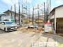 ～十分な広さのある前面道路～
・前面道路は約６ｍございますので、お車でのすれ違いも楽々で余計なストレスがかかりません。
・日々お車での移動が多い方には大切なポイントですね。
