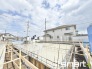 ～ベタ基礎でしっかりとした土台～
・コンクリートの中に鉄筋を配し強度を高めた「ベタ基礎」を採用。
・しっかりとした土台を造ったうえで、その上に建物が築造されていきます。
