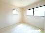 ～２面採光の明るいお部屋～
・洋室は２面採光とする事で穏やかな陽の入る明るい空間となっております。
・くつろぎのプライベート時間を明るい空間で穏やかにお過ごしいただけます。
