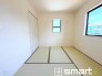～使い勝手の良い「和洋室」～
・畳敷きに建具は洋風、というハイブリッド型の「和洋室」。和室と洋室の良い所を組み合わせたお部屋です。
・やはり畳の香りは心が落ち着きますね。
