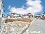 ～閑静な住宅街の立地～
・周辺は閑静な住宅街となっておりますので、静かな暮らしをご実現いただけます。
・前面道路の交通量も多くないので、小さなお子様がいるご家庭でもご安心ですね。
